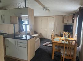 6 Bed Static Carvan Seawick Holiday Park，位于Saint Osyth的酒店