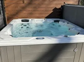 Modern Luxury Getaway Hot Tub NEW Gameroom