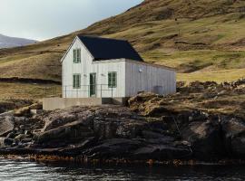 Fiskahúsið - Waterfront Cabin - Stunning Views，位于Kaldbak的酒店