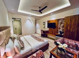 Maclo Classic Luxury Resort - #Lavish & Luxury Rooms #Big Parking #Lift #All Balcony Rooms #Prime Location #Top Selling #Property in Mcleodganj，位于麦罗肯机的酒店
