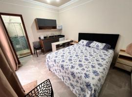 Loft microcasa em Altos da Cidade - perto de tudo，位于巴乌鲁的酒店