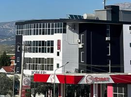 Grand Hotel Gjyshi，位于Qerek的带按摩浴缸的酒店