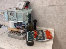 Room&Board 2 Bedrooms up to 7 beds 1 Bathroom，位于沃盖拉的酒店