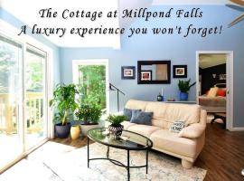 Cottage at Millpond Falls - A Romantic Escape，位于沃威克的酒店