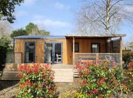 Mobil Home Escapade Chic et Nature au bord du Lac，位于比斯卡罗斯的酒店