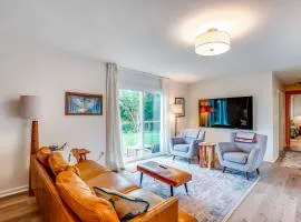 Bay City Retreat about half Mi to Local Beach!