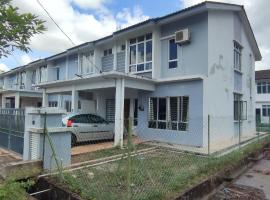 Arif & Asna Family's HOMESTAY，位于Pasir Mas的酒店
