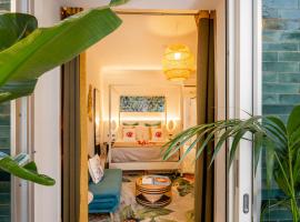 Suite Apartment Capri con Jacuzzi in Piazzetta，位于卡普里的带热水浴缸的酒店