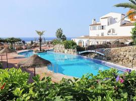 CAPISTRANO BREEZE - Luxury Coastal Apartment in Capistrano Village, Nerja，位于内尔哈的酒店