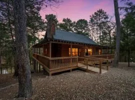 Sarah's Hideaway-Hot Tub Firepit & BBQ