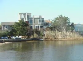 Pet Friendly Ocean And Bay Views Wifi Rooftop Deck Beach Badges Streaming Tvs Deck Os Private Yard Beach Chairs Beach Badges