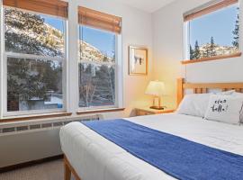 Palisades Tahoe Lodge Rentals Premium Fireplace One Bedroom #807，位于奥林匹克谷的酒店