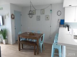 Ocean Front Pool Beach Badges Wifi Washer & Dryer Ocean Front 3Rd Floor Split Level Condo Ocean Views, Private Beach Access, Pool Located In，位于希普博特姆的酒店