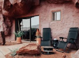 The Caves at Moab - At Private Riverside Ranch，位于摩押的酒店
