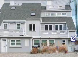 Ship Bottom Condo Just One Block From The Beach!，位于希普博特姆的酒店