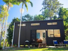 Waterlily Tinyhouse，位于Clothiers Creek的酒店