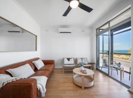 Belle Escapes - Tranquil Oceanview Escape - Relax & Reset，位于West Beach的酒店