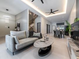 La Ferringhi Villa - Marblelous 5BR Bungalow by ALV，位于峇都丁宜的酒店
