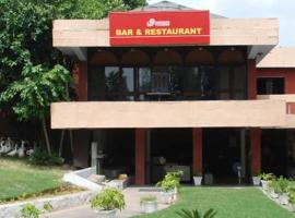 Dabchick Tourist Resort，位于Hodal的酒店