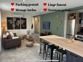 Maison calme avec terrasse-garage centre ville D，位于第戎的度假屋