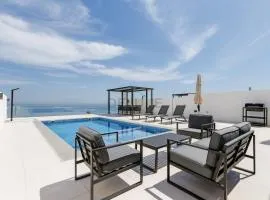 Top-notch 4BR Villa with Sea, Mountain, and Community Views, Assistant Room, and Heated Pool, Al Dana Island, Fujairah by Deluxe Holiday Homes