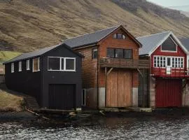 Neystastova - Boathouse Stay with Fjord Views