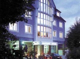 Hotel Apartment Hluboká，位于伏尔塔瓦河畔赫卢博卡的酒店