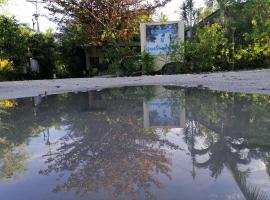 JAS Beach Resort，位于Saavedra的酒店