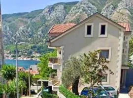 Spacious two bedroom apartment with free parking