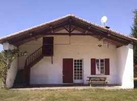 Ancienne ferme landaise en pleine forêt