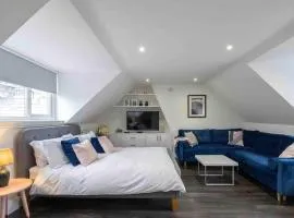 Central & Trendy - Aquila House Apartments