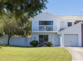 Coastal Hideaway - Water Views and Walk To The Beach