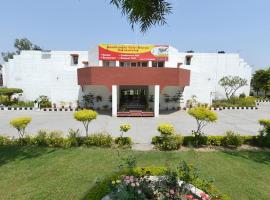 Neelkhanthi Tourist Resort，位于Thānesar的酒店