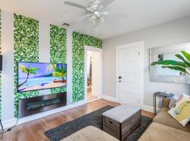 Sunny & Spacious 2BD 1BA WFH Apt-Huge Yard & Patio，位于费尔菲尔德的酒店