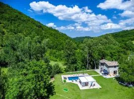 Casalino Galassi 4&2 by Marche Holiday Villas