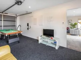 Oliver Oasis Wellington 2BR Retreat