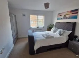 The Lancers - Modern Double Room with En-Suite, Parking & Fast WiFi - Close to Eurotunnel