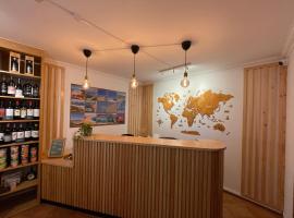 33 Hostel - Youth Hostel 18 to 35 Only，位于巴勒尔的酒店