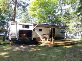 Lakefront! Twin Birch Resort - The Loon