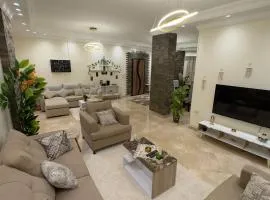 Hotel Apartment In Sheikh Zayed With Private Entrance