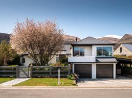 Arrowtown Family Home with spa，位于箭镇的酒店