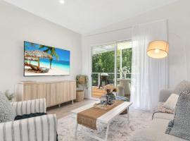 Cockatoo - Sleeps 5, Luxe Riverside Retreat，位于Repton的酒店