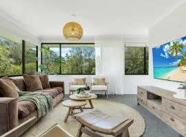 Peking Duck - Sleeps 7, Luxe Riverside Retreat