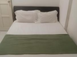 Natol Homestay - Hong Kong Rock Road，位于古晋的民宿