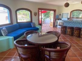 Estrella - Casa MoJo's airy 2BR, kitchen, pool，位于萨尤利塔的酒店