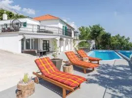 Stunning Home In Brela