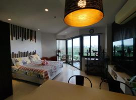 Brenttstaycation at Tambuli Seaside Resort and Spa，位于Lapu Lapu City的酒店