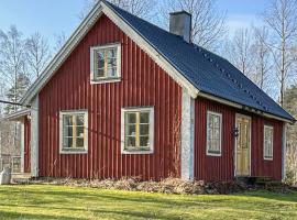 2 Bedroom Nice Home In Småland，位于Lönbomåla的酒店
