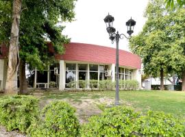 Karna Lake Tourist Resort，位于Karnal的酒店