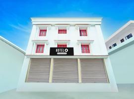 Super Hotel O SRM Road Kochi，位于埃尔讷古勒姆的酒店